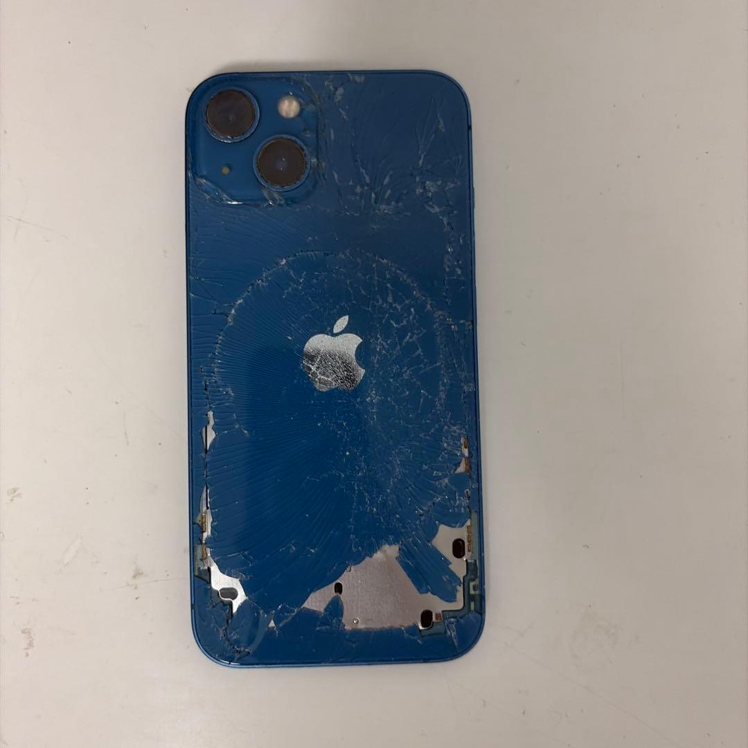 iPhone13本体　ケース付き