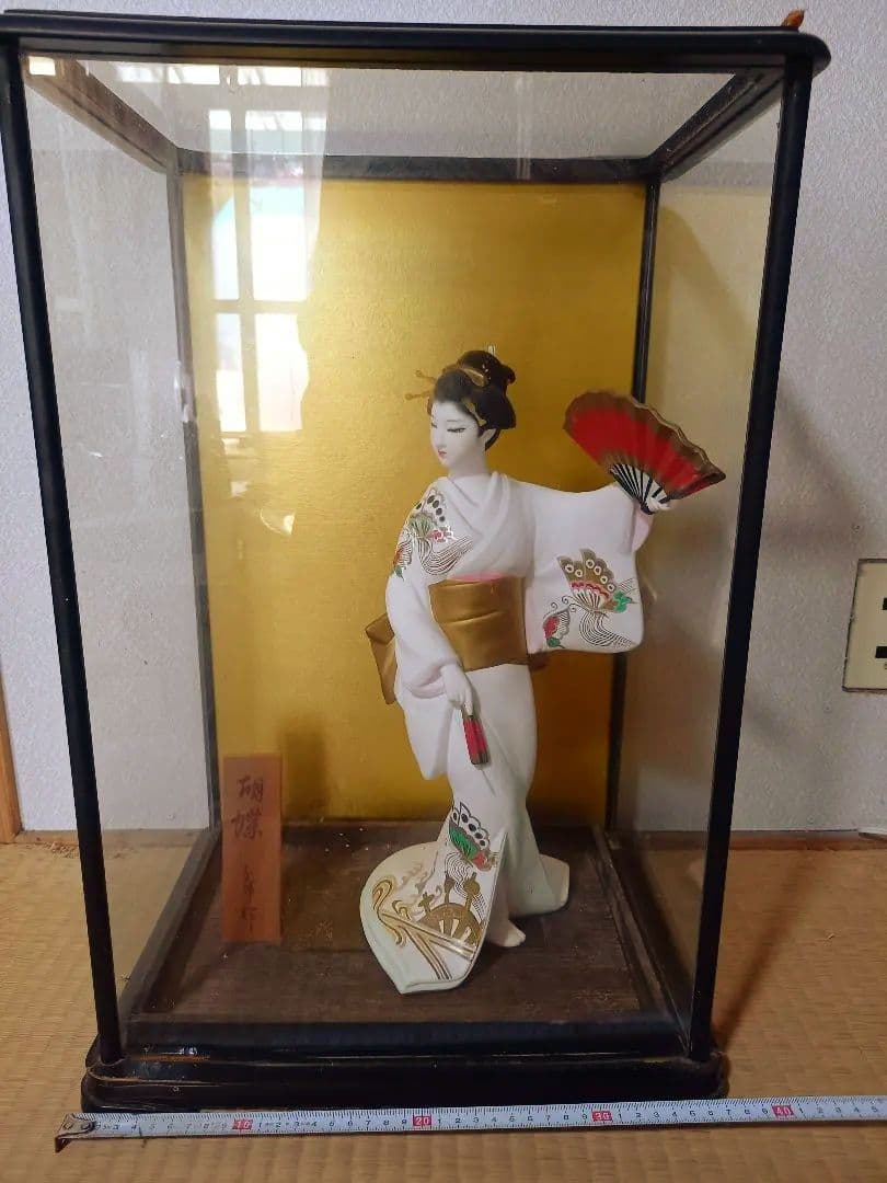 博多人形　作・末九郎　陶器製　着物女性人形 ガラスケース付き 高さ57cm　美人