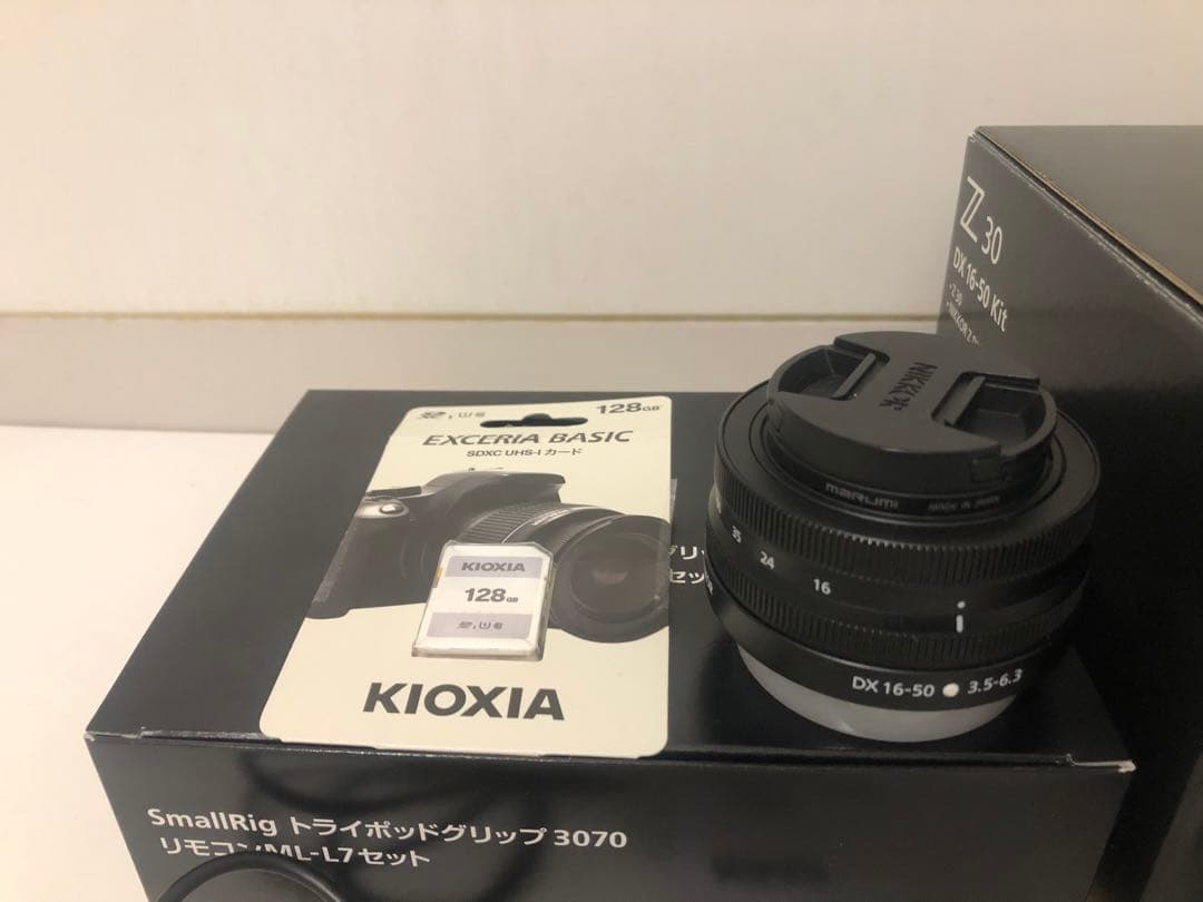 Nikon Z 30 DX16-50kitとトライポッドグリップ3070リモコン