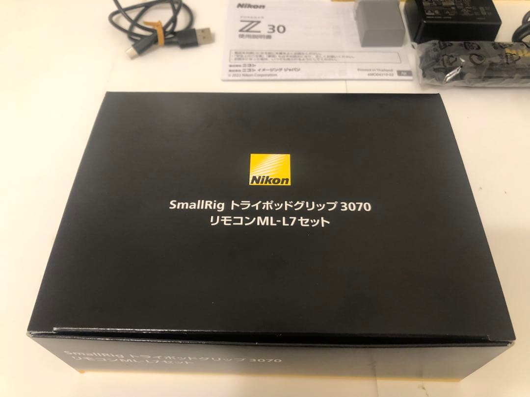 Nikon Z 30 DX16-50kitとトライポッドグリップ3070リモコン