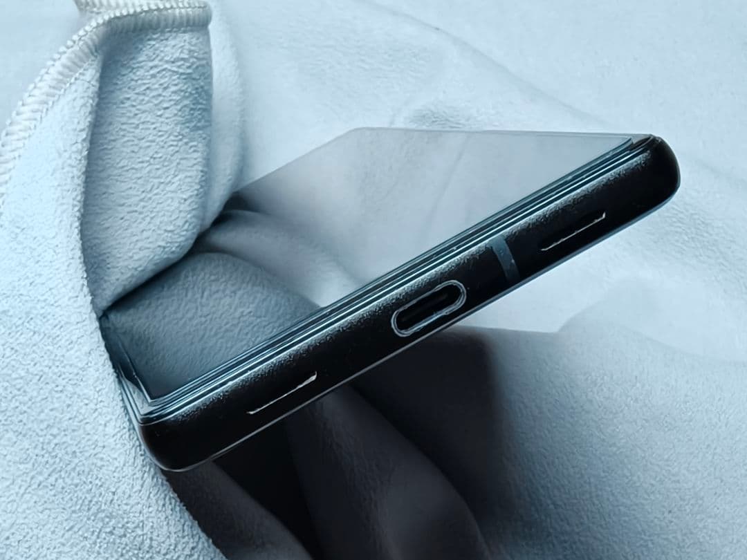 Google Pixel 6a 本体 + ガラス製保護フィルム付き