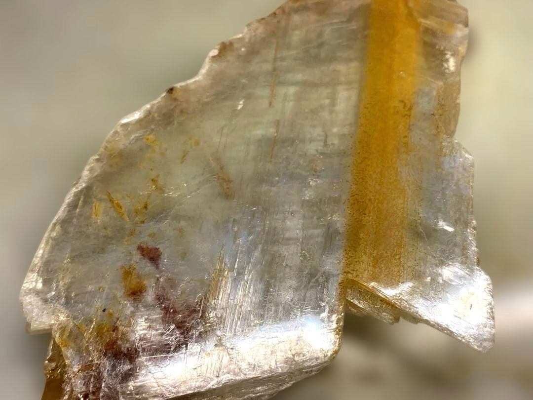 T1042-1セレナイト原石ライモナイト共生ザンビア産虹入り天然石レア鉱物　浄化