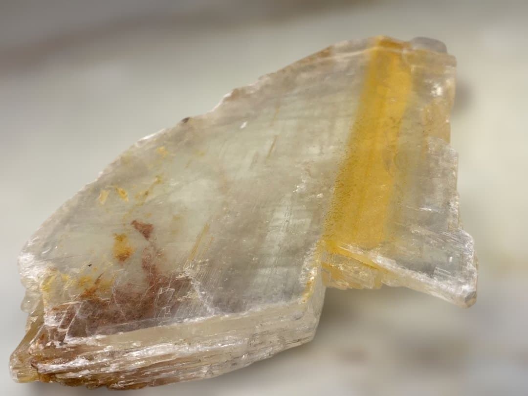 T1042-1セレナイト原石ライモナイト共生ザンビア産虹入り天然石レア鉱物　浄化