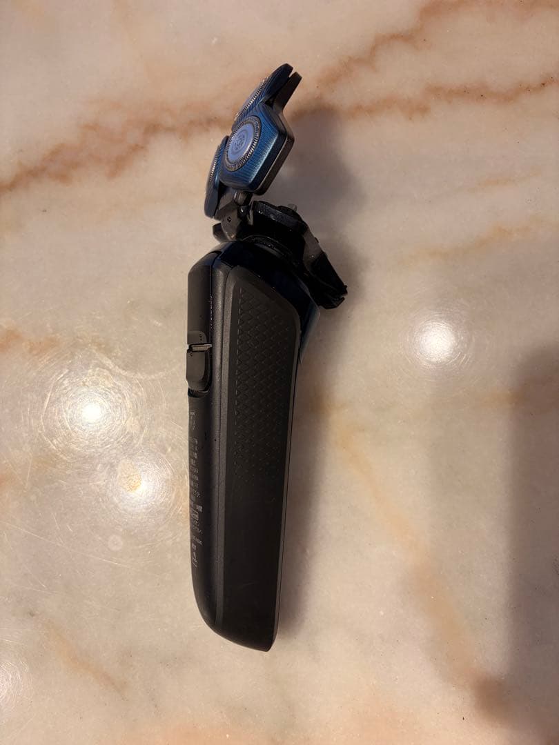 PHILIPS Series 7000 メンズ電気シェーバー洗浄器付き