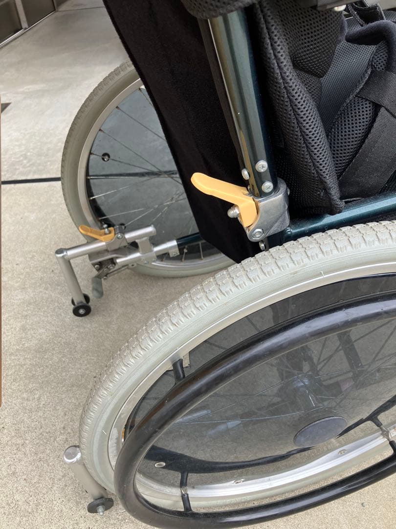 車椅子　子供用　テーブル付