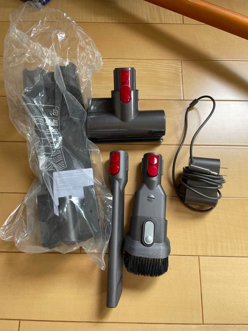 【期間限定出品】Dyson V8 Fluffy スティッククリーナー ジャンク品