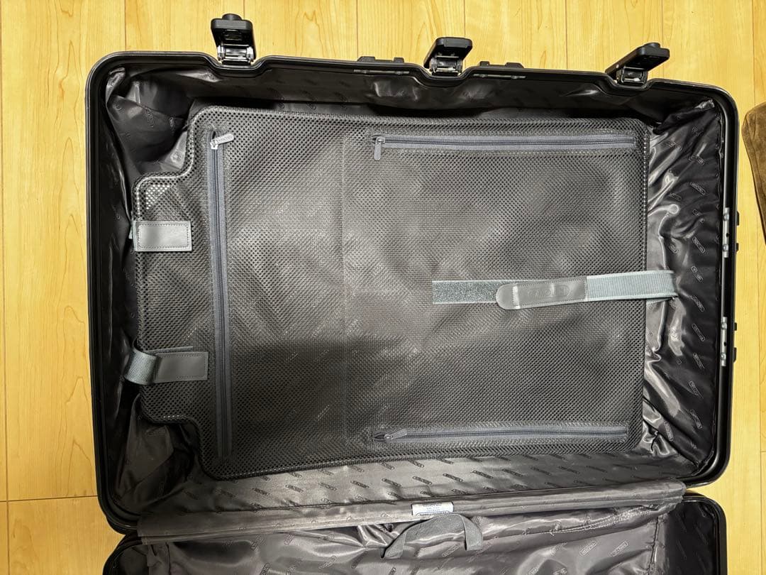 リモワ　トパーズステルス RIMOWA TOPAS STEALTH 80L相当