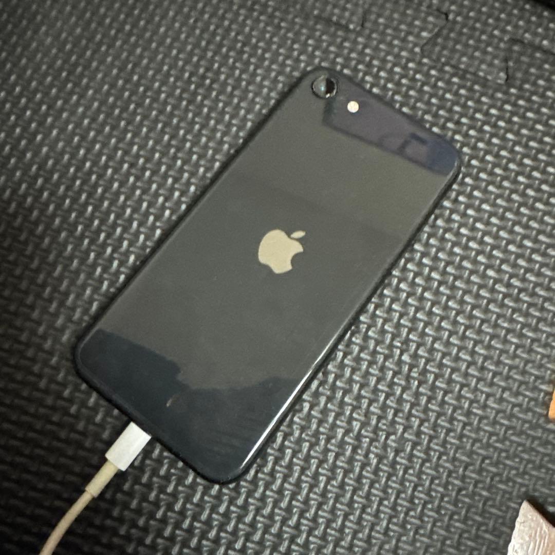 A*e様 Apple iPhone SE ブラック