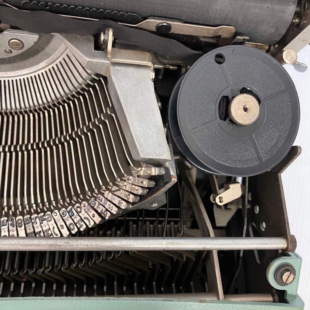 【olivetti/オリベッティ】lettera 32 タイプライター　レトロ