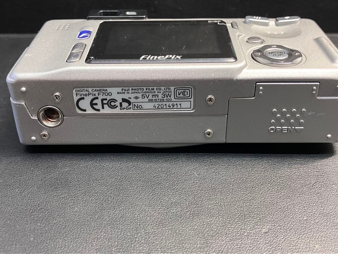 【動作確認済】FUJIFILM FinePix F700 デジカメ　アダプター付