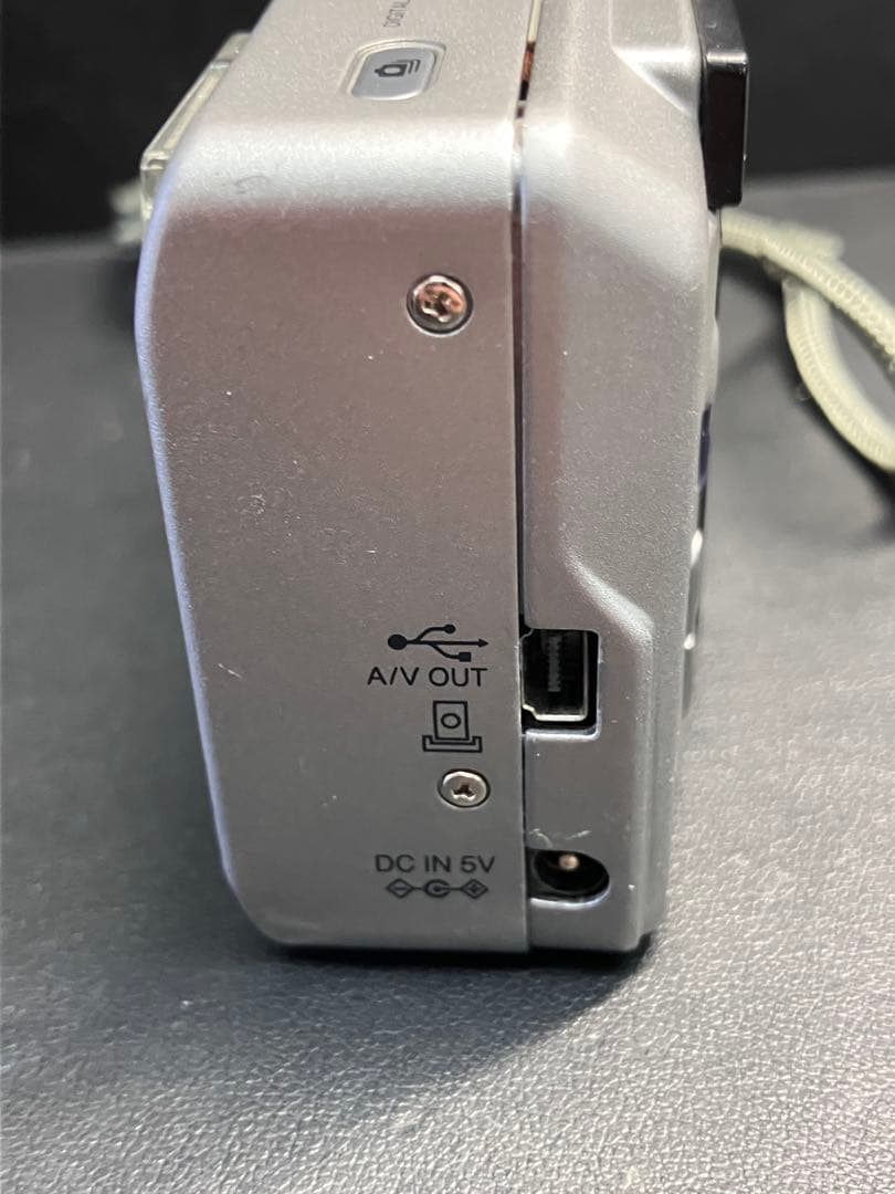 【動作確認済】FUJIFILM FinePix F700 デジカメ　アダプター付
