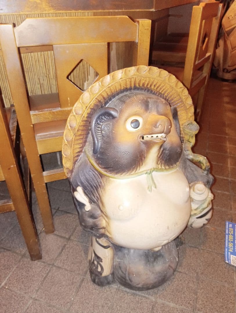 たぬきの陶器置物約65センチ
