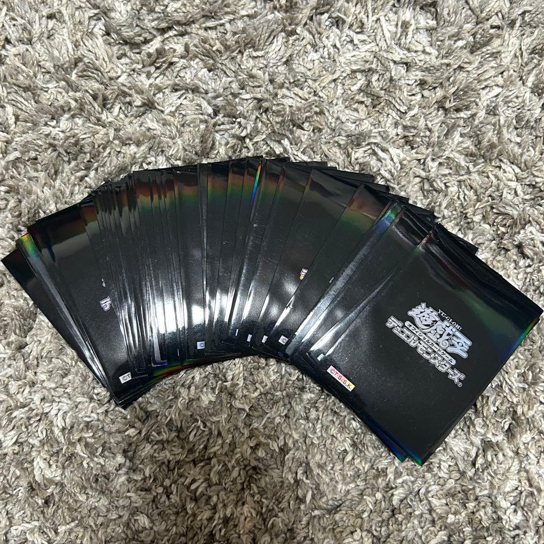 遊戯王 デュエリストカードプロテクター ブラックメタリック 40枚 黒