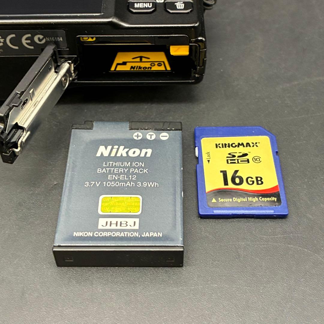ニコン　Nikon COOLPIX S8200 ブラック《元箱説明書付属》