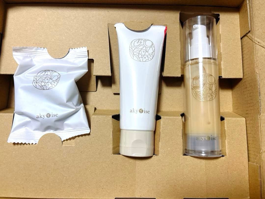 あきゅらいずきほんセレクト3点セット　泡石優スクラブ秀クリーム　新品届いたばかり