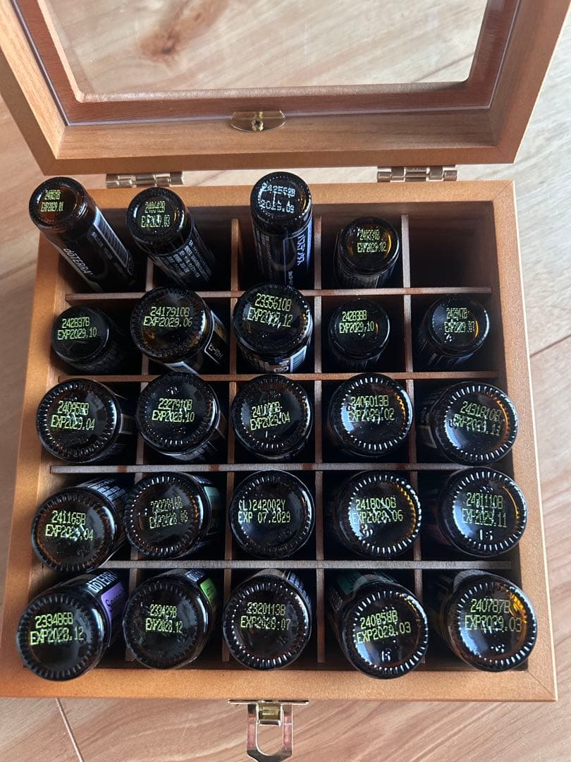 doTERRA エッセンシャルオイル&ロールオン24本セット 木製ボックス付き