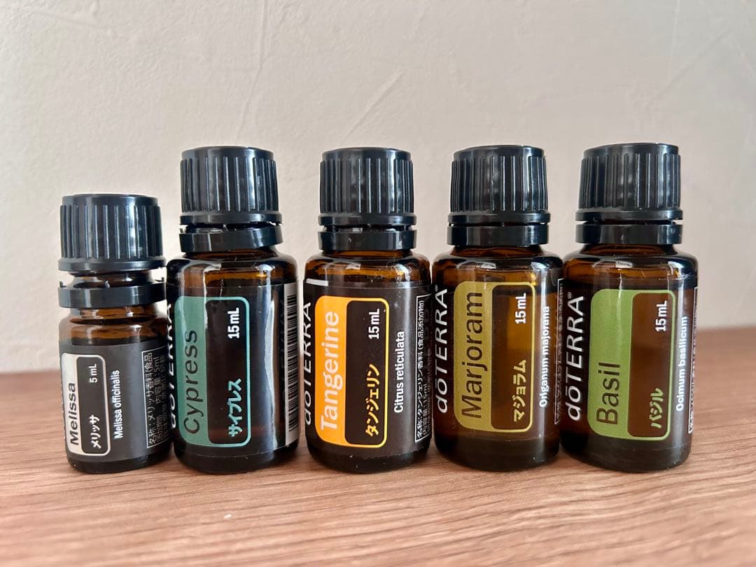 doTERRA エッセンシャルオイル&ロールオン24本セット 木製ボックス付き