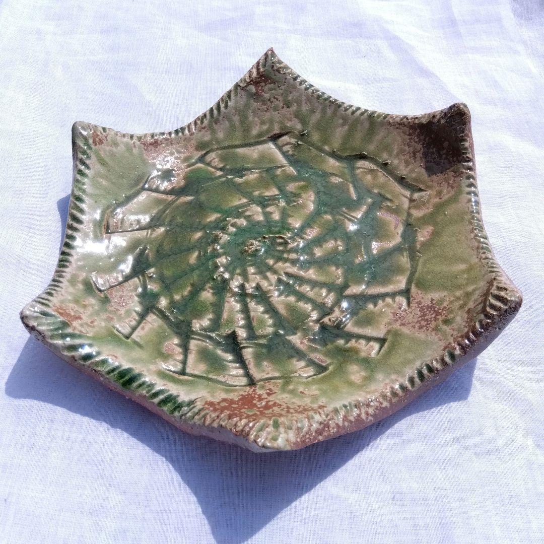 星形渦巻き模様陶器大皿　侘び