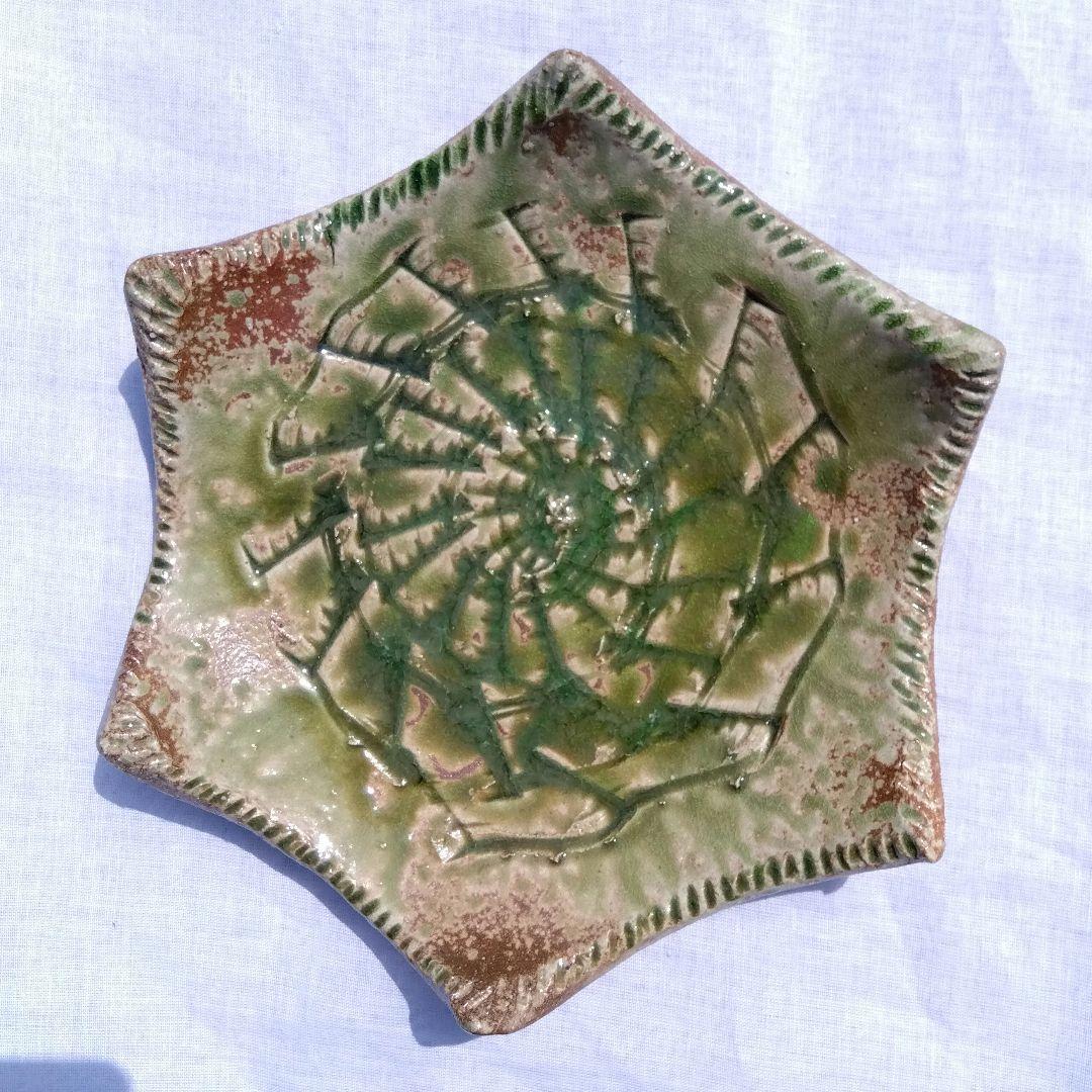 星形渦巻き模様陶器大皿　侘び