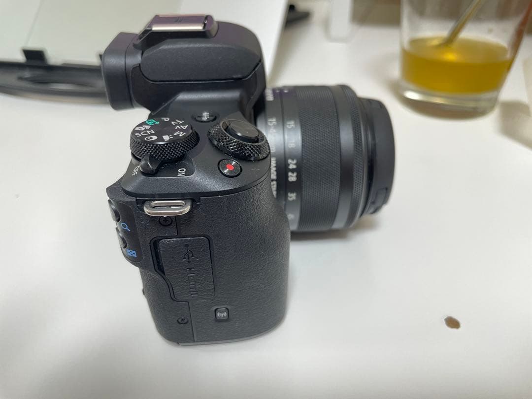 【シャッター数100回・日本製】Canon EOS M50 (Kiss M)