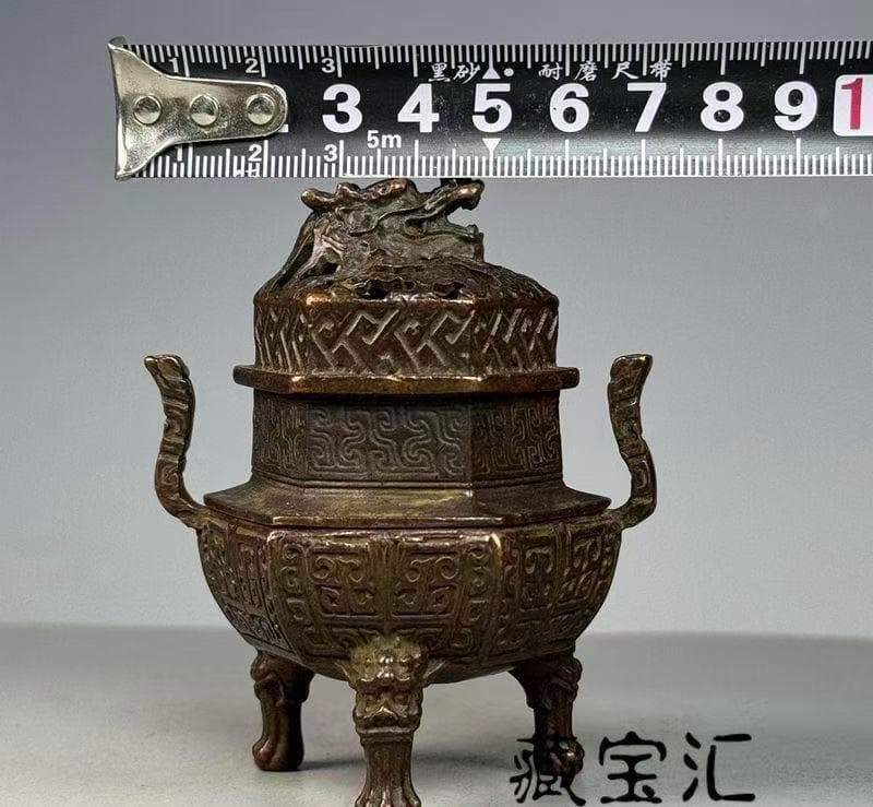 金属製龍彫刻香炉