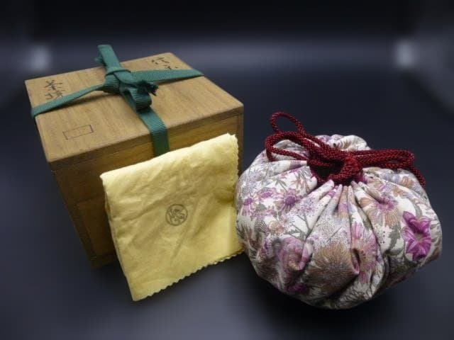 徳川 北大路魯山人　信楽茶碗／共箱・共布／仕覆