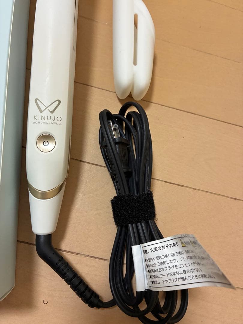 絹女　KINUJO　ストレートアイロン　DS100