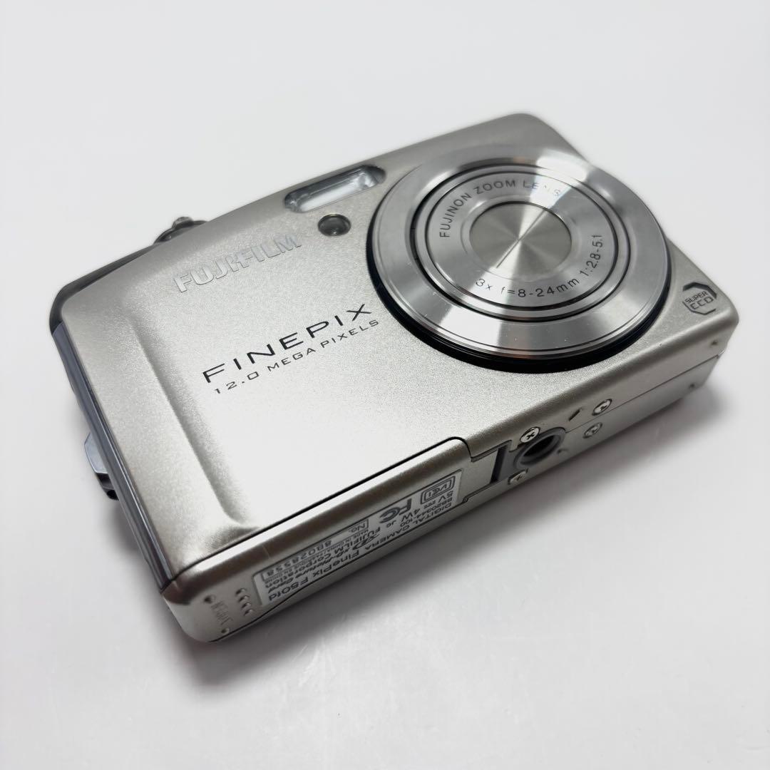 【美品】FUJIFILM FinePix F50fd シルバー デジタルカメラ