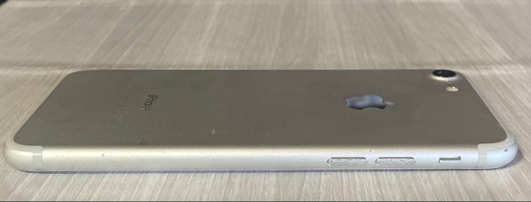 バッテリー99%良品SIMフリー iPhone7 32GB