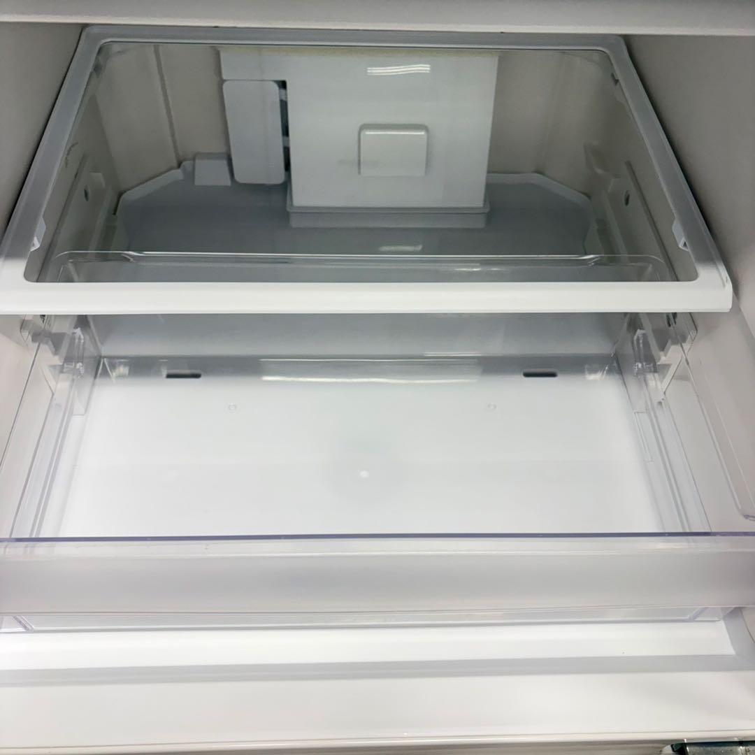 820 日立　中型冷蔵庫　200L〜300L 小型　一人暮らし　右開き　3ドア