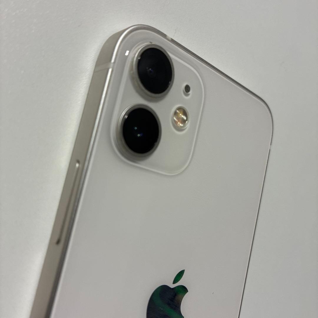 ホワイト スマートフォン USB-Cポート