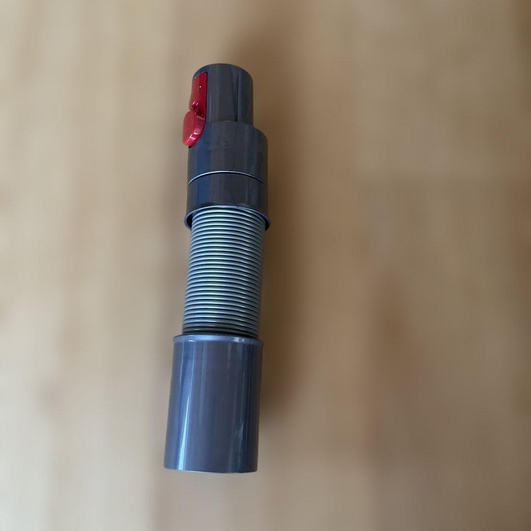 [ジャンク品]Dyson V8fluffy+ 充電器・ノズル付き