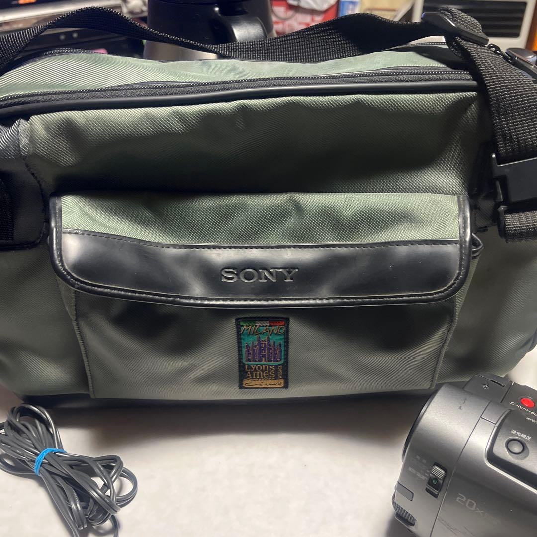 SONY VideoHi8Handycam CCD-TRV90 ③