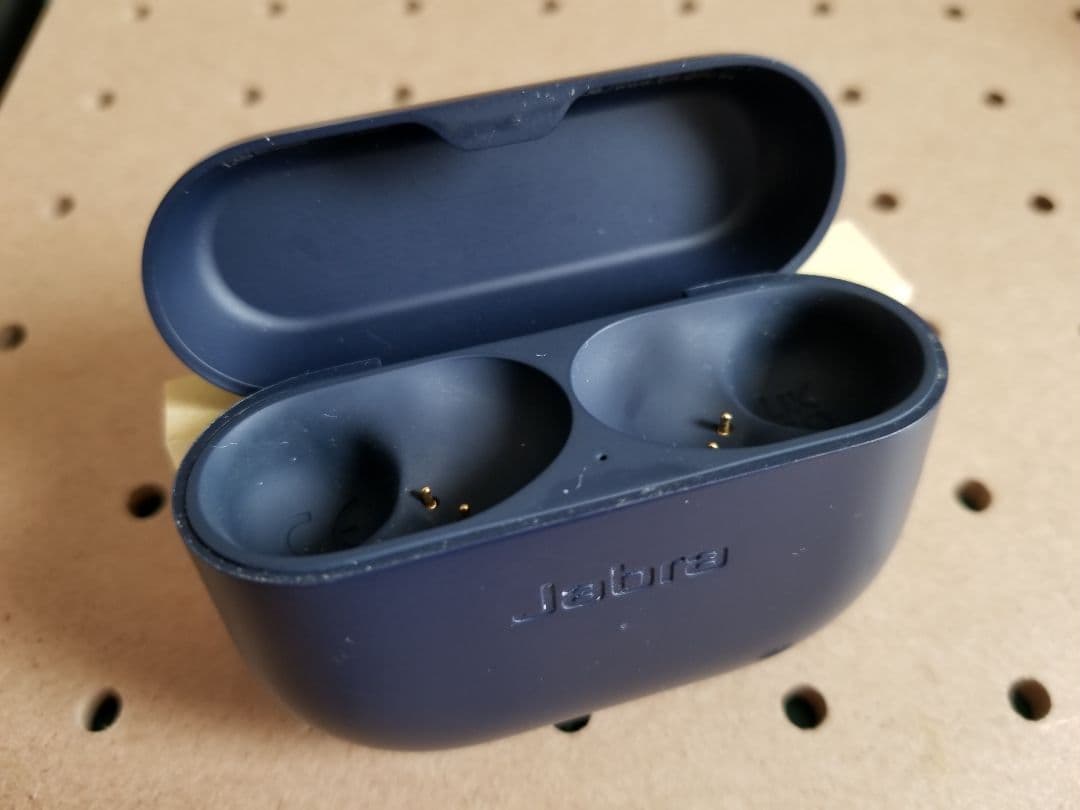 【充電ケースのみおおむね美品】Jabra Elite 8 Active ネイビー