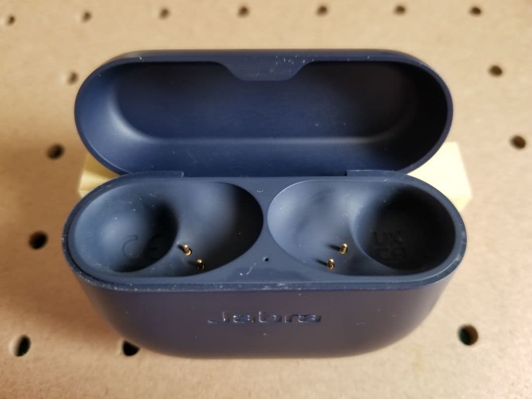 【充電ケースのみおおむね美品】Jabra Elite 8 Active ネイビー