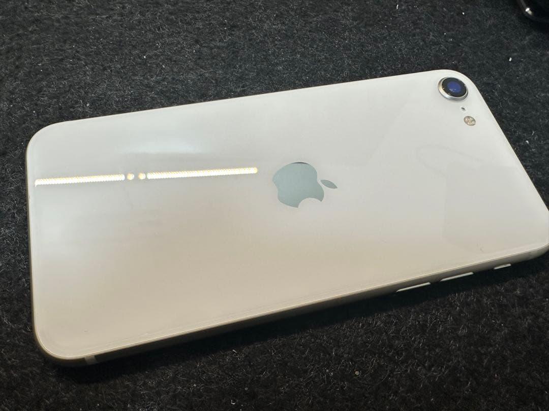 【極美品】iPhone SE3 128GB スターライト　新品バッテリー