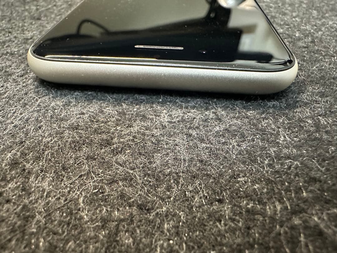 【極美品】iPhone SE3 128GB スターライト　新品バッテリー