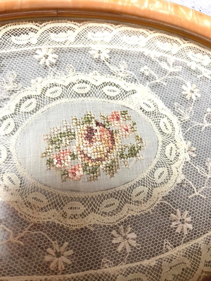 アンティーク　セルロイドプチポワン薔薇刺繍レース　ガラスドレッシングトレイ