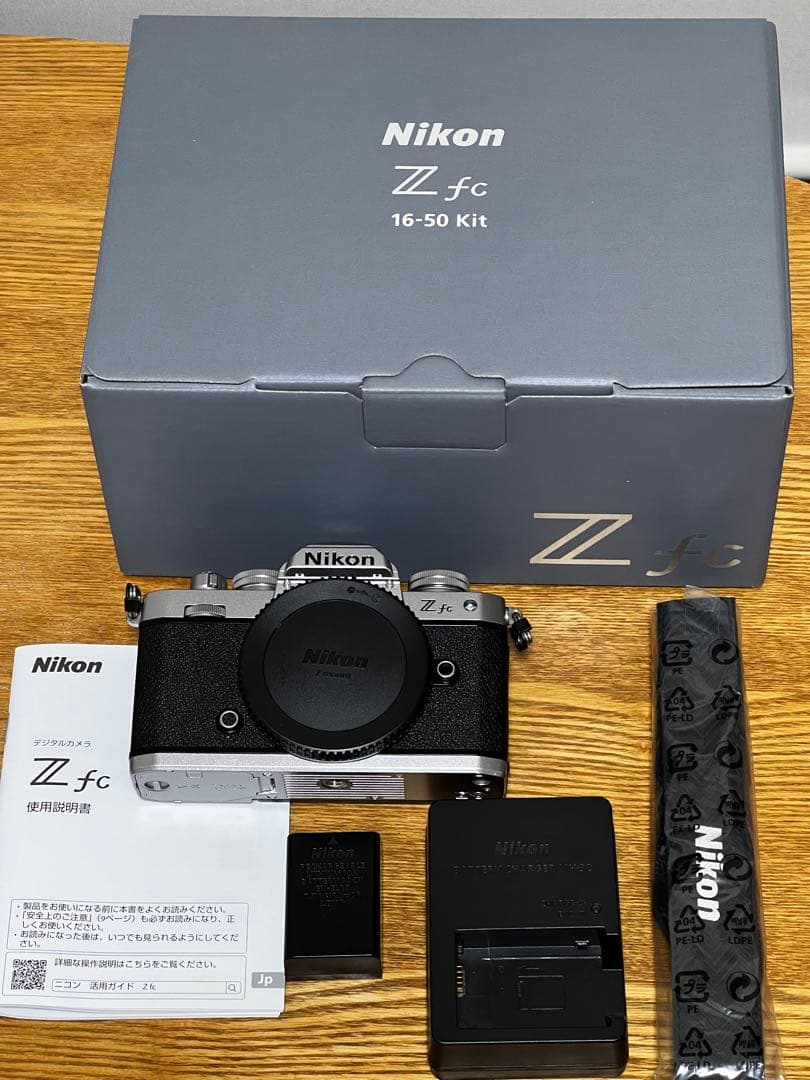 Nikon Z fc ミラーレスカメラ　ボディのみ　付属品